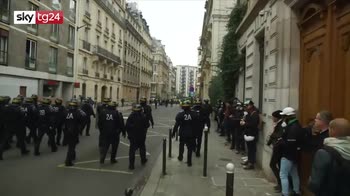ERROR! Gilet gialli, scontri a Parigi: 30 feriti