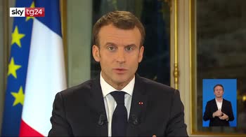 Gilet gialli, Macron: in arrivo aumenti e sgravi fiscali
