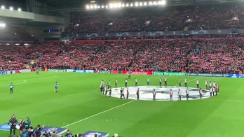 Liverpool-Napoli, Anfield canta "You'll Never Walk Alone"