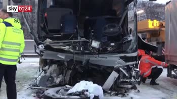 Schianto bus in Svizzera, muore 37enne italiana a bordo