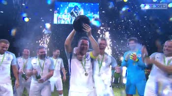 England lift Star Sixes trophy!