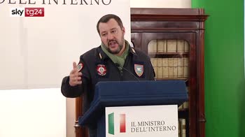 Salvini nel napoletano, tra intimidazioni e bombe