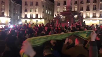Nantes, pensiero per Sala: cori e preghiere in piazza