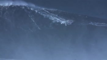 Surf, lâonda entrata nel Guinness: oltre 24 metri