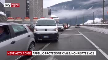 Neve in Aldo Adige, tratto Autobrennero chiuso: automobilisti bloccati