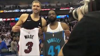 NBA: lo scambio di maglia tra Wade e Nowitzki