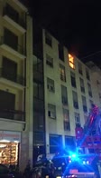 Milano, incendio in via Volta:  in fiamme lâultimo piano