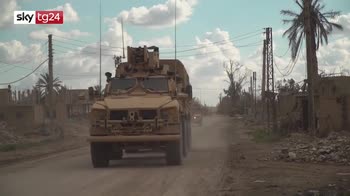 Curdi negoziano resa, Isis chiede via fuga verso Iraq