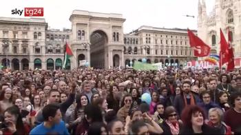 Manifestazione Milano, Grillo: razzismo solo mediatico