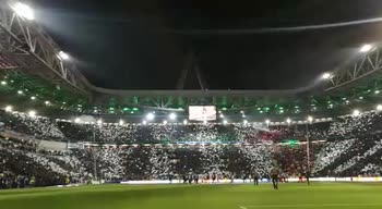 "Storia di un grande amore", lo Stadium canta l'inno Juve