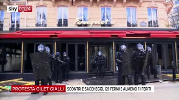 Gilet gialli, scontri e saccheggi a Parigi: oltre 100 fermi