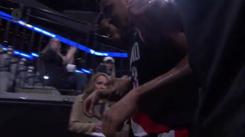 NBA: CJ McCollum esce zoppicando dal parquet di San Antonio