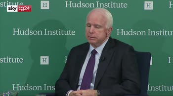 Trump vs McCain, presidente sul senatore scomparso: non mi è mai piaciuto