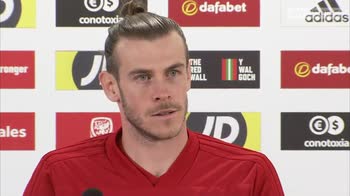 Bale: I sang Wonderwall on initiation
