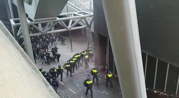 Ajax-Juve, momenti di tensione fuori dallo stadio