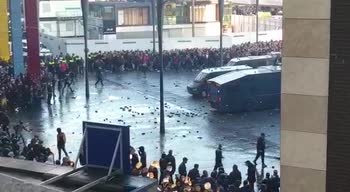 Ancora scontri tifosi Ajax e polizia: lancio di oggetti