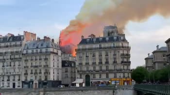 Parigi, Notre-Dame devastata dalle fiamme