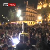 Hundreds applaud firefighters at Paris vigil