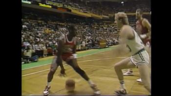 NBA, Michael Jordan segna 63 punti al Boston Garden