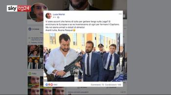 Social manager Lega posta foto Salvini col mitra, è polemica