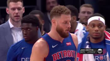 Playoff NBA: la standing ovation di Detroit per Griffin