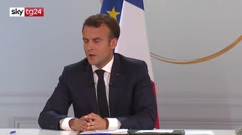 Macron annuncia taglio delle tasse, no a richieste gilet gialli
