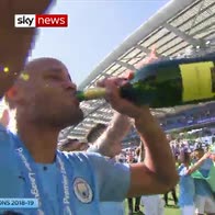 City players sing ‘Wonderwall’ with Gallagher