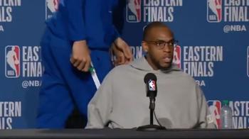NBA, Giannis se ne va all'improvviso, Middleton sorpreso