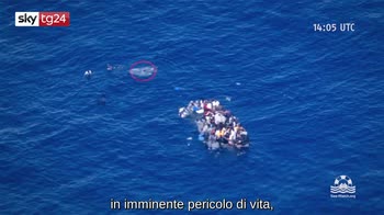 Marina soccorre oltre 100 migranti alla deriva