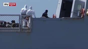 ERROR! Sbarcati a Genova i 100 migranti salvati a Lampedusa