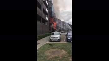 londra incendio appartamento