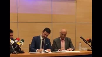 La firma di Andrea Stramaccioni con l'Esteghlal