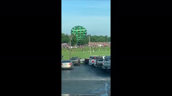 Usa, una mongolfiera cade sulla folla in Missouri. VIDEO