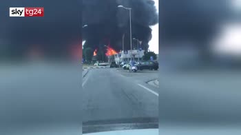 L'incendio nella fabbrica di vernici a Brendola