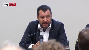 Salvini:difendere confini con ogni mezzo