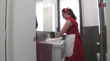 Housekeeping - Le pulizie settimanali in bagno: i sanitari