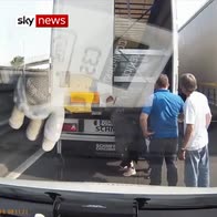 Dashcam: ''Migrants' let out of truck on M25