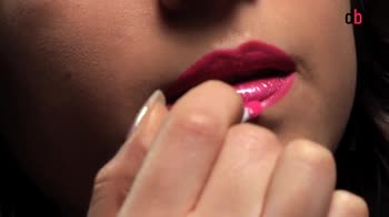 Make up per le feste. Labbra rosa glossy