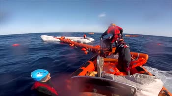 ERROR! Naufragio Libia, Guardia Costiera salva 140, niente sbarco