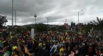 tour-de-france-bernal-vittoria-festa-colombia