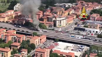 Bologna, incidente sulla A14: due camion a fuoco