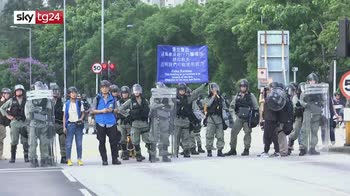 Proteste Hong Kong, polizia lancia gas lacrimogeni su piazza