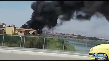 VIDEO Licata, incendio deposito per raccolta differenziata