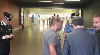 Roma, accoltella vigilante e si spara alla stazione metro