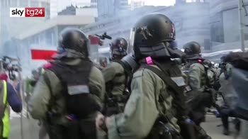 scontri hong kong, corpi speciali in azione e numerosi arresti
