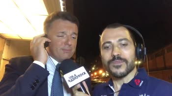 Matteo Renzi canta "Rimmel" per Zingaretti
