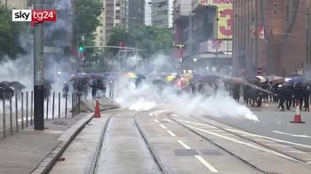 ERROR! Hong Kong, ancora violenti scontri militari in allerta