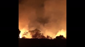 VIDEO. Incendi California, 100mila in fuga dalle fiamme