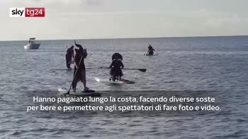 Halloween, streghe sullo stand-up paddle VIDEO