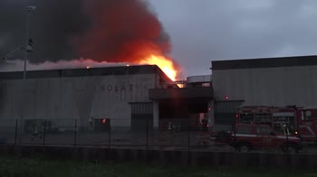 Brescia, incendio in caseificio a Leno VIDEO